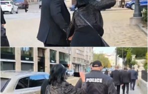 гърми скандал гавазите радев минаха всякакви граници блъскат унижават репортер видео