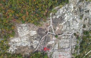 откритият храм непобедимото слънце перперикон пише историята родопите време римската империя