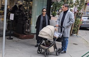 ексклузивно пик башар рахал баща пример изведе бебето слънчева разходка папарашки снимки