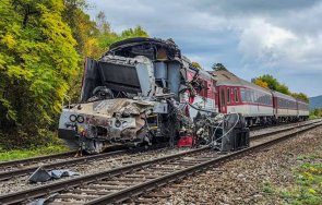 голяма влакова катастрофа словакия 100 души ранени видео