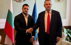 извънредно пик пеевски срещна шампиона карлос насар около обединиха двамата