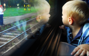 машинист обвинен сексуално насилие момчета влак