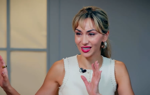 нети приказката грозното пате все едно писана мен