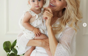 гала празнува първия рожден ден внучката лора