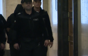 прекъснаха съдебното заседание гледа мярката годишния наръгал смъртоносно момче мол