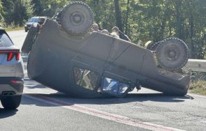 военен джип преобърна таван прохода републиката снимка