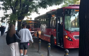 два автобуса натресоха спирка пловдив пътниците тръгнаха пеш