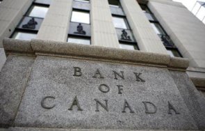 канадската централна банка понижи очаквано водещата лихва 225