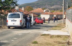 тройното убийство люляково полицията претърсва частни домове оръжия