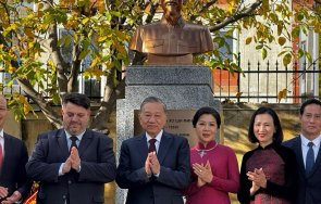 атанас зафиров генералният секретар виетнамската комунистическа партия лам откриха паметник мин софия