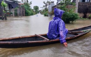 хиляди виетнамци бяха евакуирани евакуирани рекордни валежи виетнам