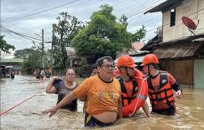 смъртоносен тайфун филипините души удавили