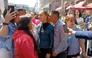 задържаха мъж опипал президентката мексико видео