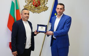 министър иван пешев награди световните шампиони канадска борба