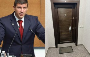 нов цирк около ивелин михайлов сложил тоалетна хартия вратата мрежата гръмна коментари пик видео снимки