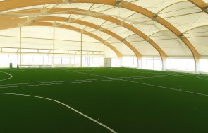 строят закрит терен милион етър