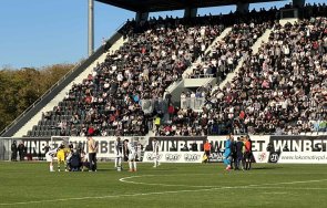 грозни сцени прекратиха пловдивското дерби локомотив ботев