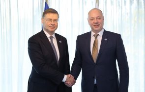 премиерът желязков домбровскис всички системи българия готови работят еврото