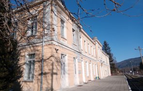 ремонтират гарата гюешево