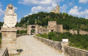 мъж падна скала крепостта царевец