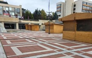 започна изграждането коледното градче благоевград