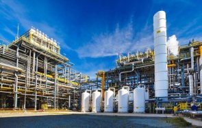 парламентът прие закона особения управител нефтохим първо четене