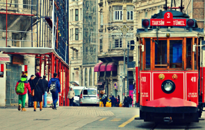 раниха двама румънци въоръжено нападение истанбул