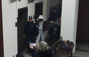 четиримата обвинени източването горивото остават ареста