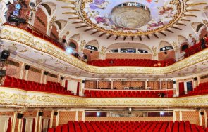 театрален маратон актьори публика народния в нощта театрите