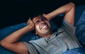 боли глава нощта