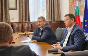 емил радев пресече пране пари 130 млрд евро годишно снимки