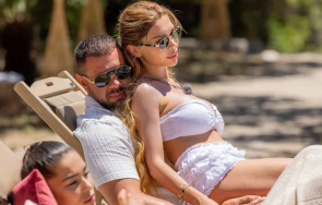 пак пози анна шермин извука спи чужденец