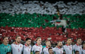 общината бурса предупреждение българският химн слушан крака пазене тишина