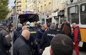 ОТ ПОСЛЕДНИТЕ МИНУТИ: Трамвай блъсна момиче в центъра на София (ВИДЕО/СНИМКИ)