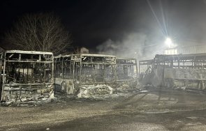 огнена стихия голям пожар изпепели автобуси коли костинброд