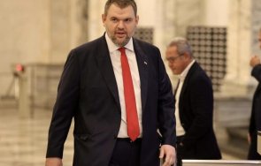горещо депутатите дпс ново начало даряват ата заплата коледни добавки пенсионерите