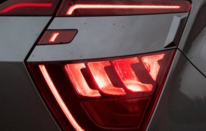 въвежда задължителни задни светлини колите деня