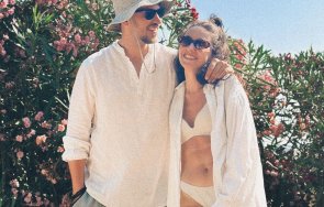 сексимволът братя сгоди сцената снимка