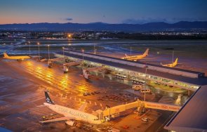 заради силния вятър полетите софия варшава франкфурт майн мюнхен пренасочени солун