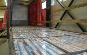 пратка хиляди нелегални цигари задържаха митничарите златарево снимки