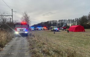 два влака сблъскаха чехия души ранени снимки видео