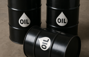 петролът поевтинява