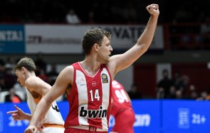 Александър Везенков