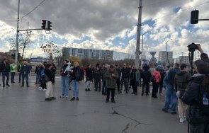 АЛО, КМЕТЕ! Протестиращи блокираха моста Чавдар срещу разширяването на синя и зелена зона