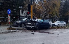 годишен шофьор предизвика зрелищна катастрофа столичен булевард снимки