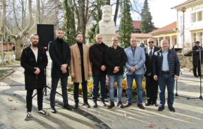 паметник христо ботев откриха вършец