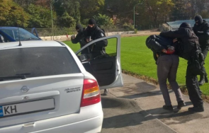 закопчаха трима акции полицията кюстендил