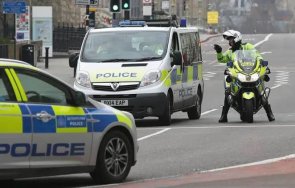 момиче загина катастрофа микробус превозващ девет тийнейджъри великобритания