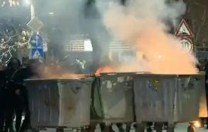 погромът потрошени коли горящи контейнери война киро зове нов метеж снимки