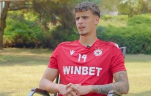 национал пак слага капитанската лента цска